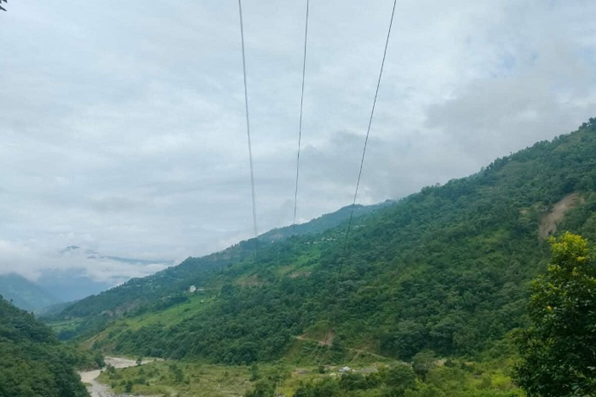 बाढीप्रभावित रसुवाका विभिन्न क्षेत्रमा विद्युत् सेवा पुनः सञ्चालन